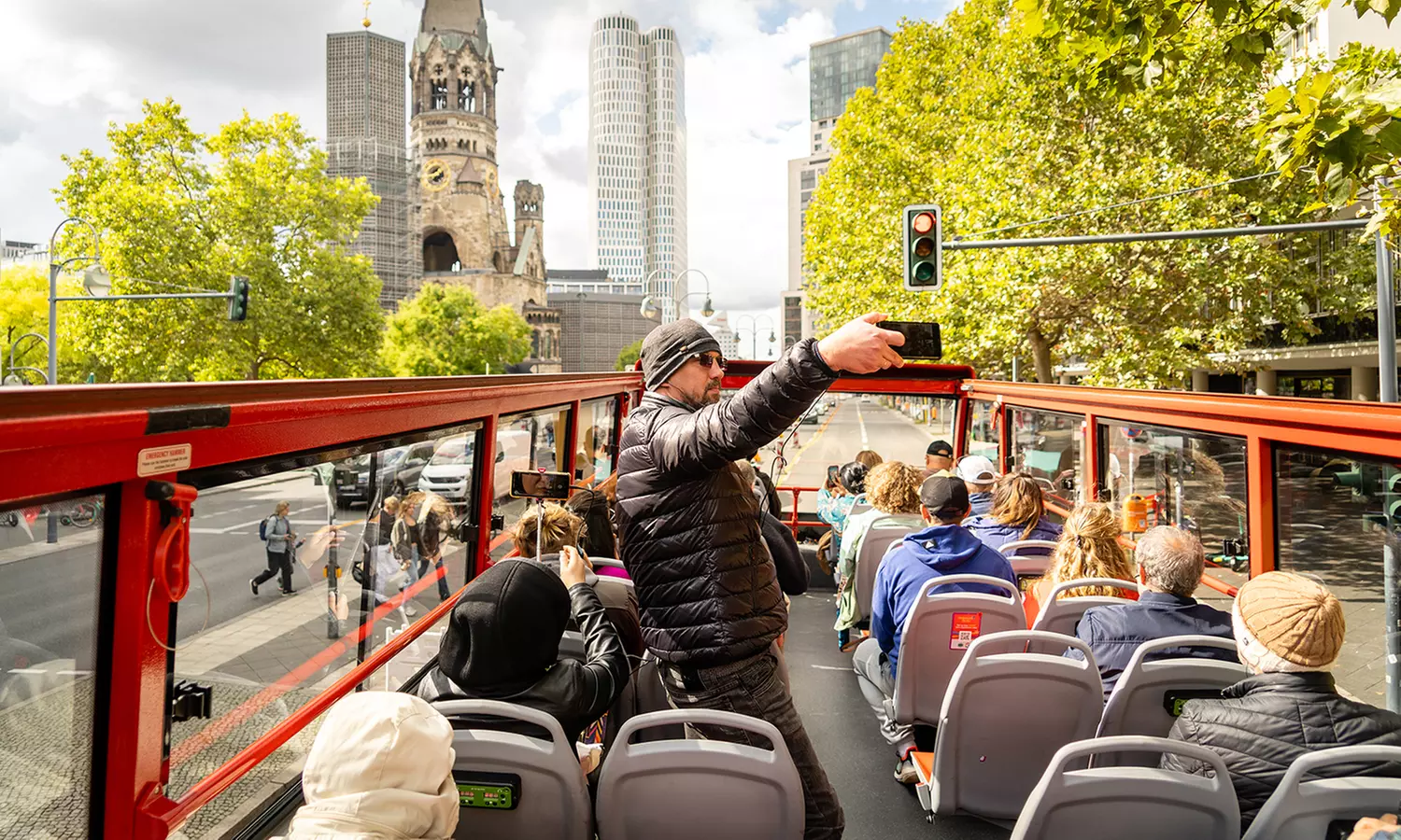 Erlebe Berlins Highlights: Hop-on Hop-off Bustour für 1 Pers.