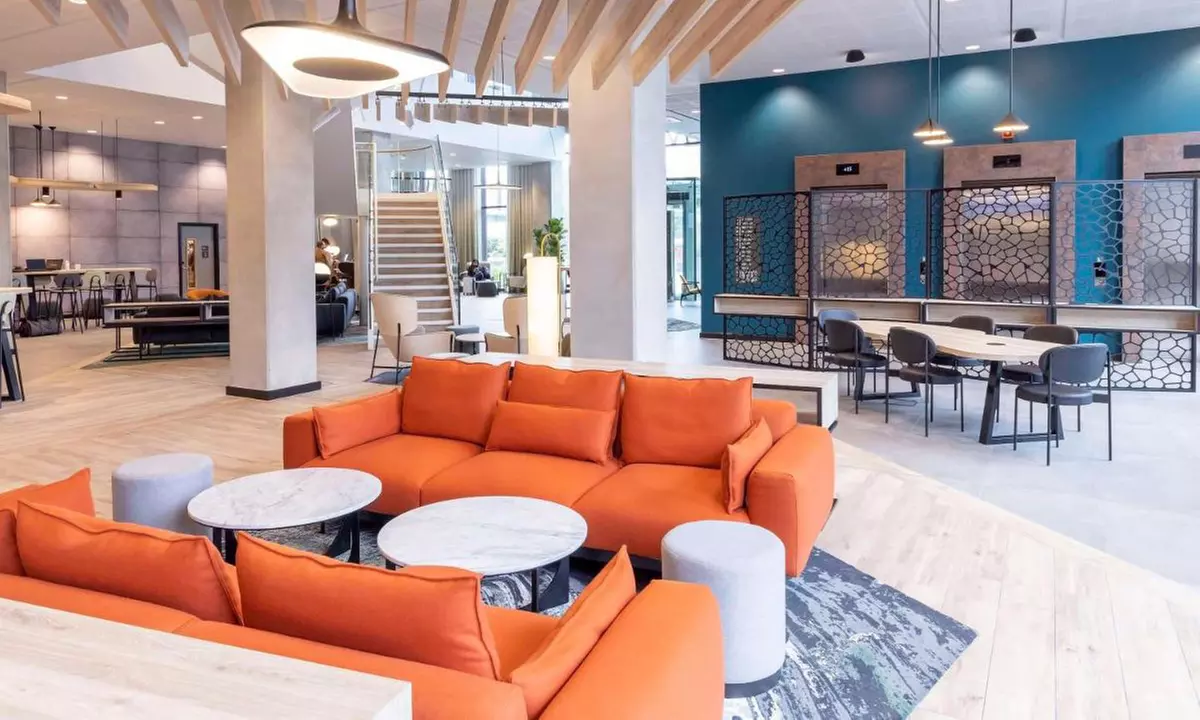 4* Liverpool: Standard King Room Stay with Breakfast and Late Checkout