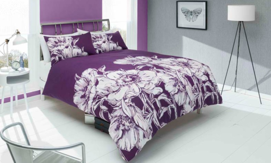 Image 16: £10 Duvet Sets