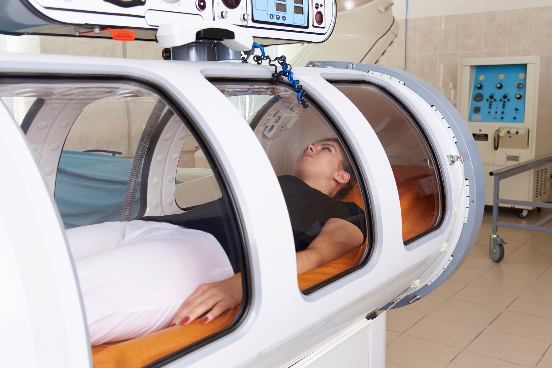 Experience Hyperbaric Chamber Sessions for Healing