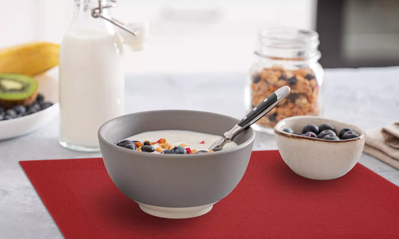 Fino a 6 confezioni di tovagliette moderne e semplici resistenti al calore - Primary Image