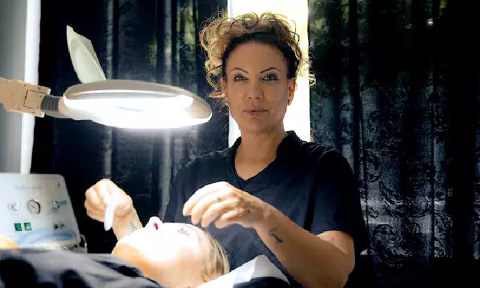 Verwöhne dich mit einer 60-minütigen Aloe Vera Gesichtspflege