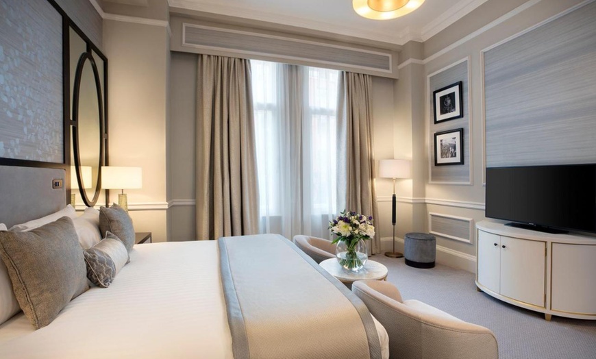 Image 3: Manchester: 4* King Room for Two with Optional Full English Breakfast