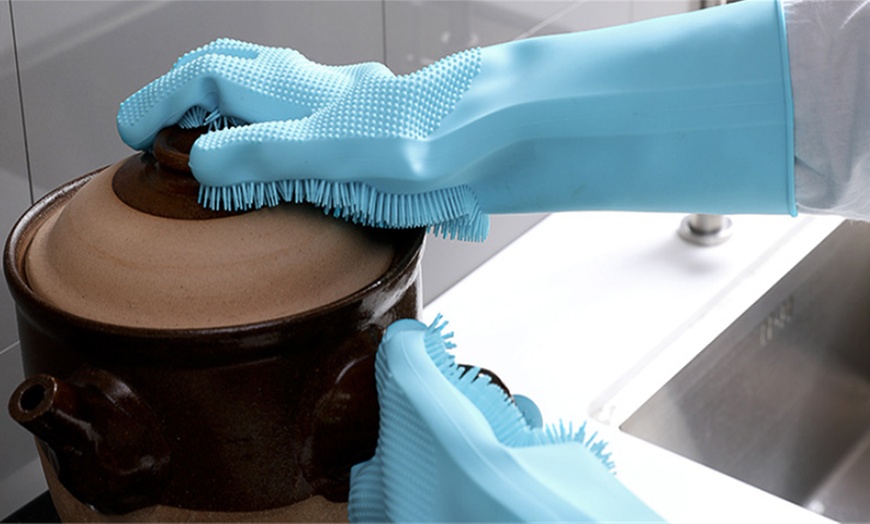 Image 7: One or Two Pairs of Silicone Cleaning Gloves