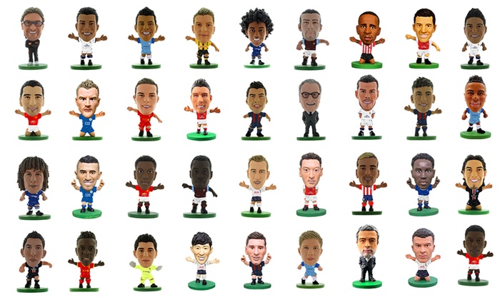 mini football player figures