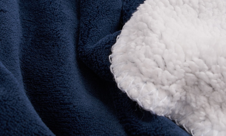 Image 16: Plain Reversible Sherpa Throw
