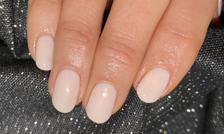 Image 1: Jusqu'à 34% de remise sur Manucure chez CB BEAUTY