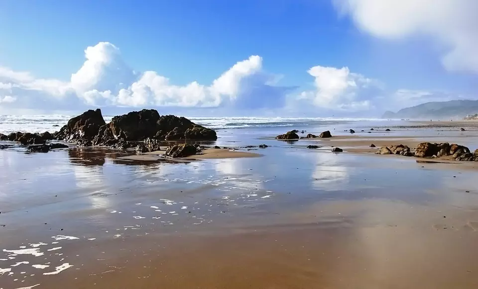 Stay at Starfish Manor Oceanfront Hotel in Lincoln City, OR. Dates into April. - Primary Image