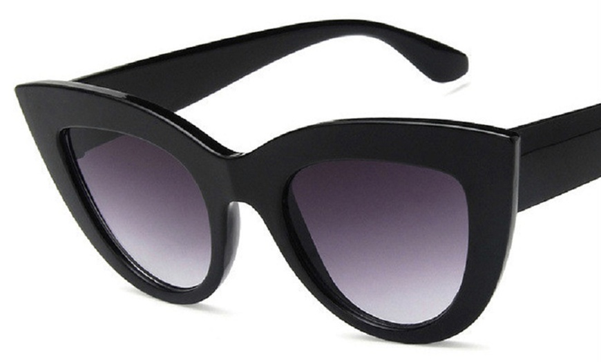 Image 3: Cat Eye Oversized Sunglasses