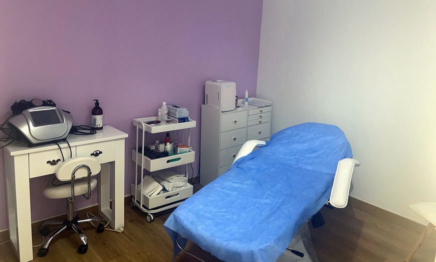 Image 2: Tratamiento facial en YR Beauty Center