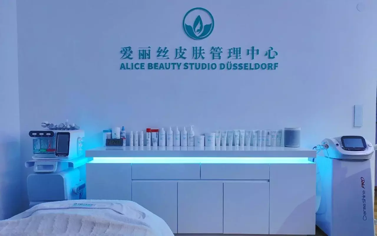 Einfarbige oder zweifarbige Powder Brows oder Wimpernkranzverdichtung