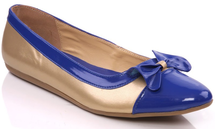 Image 12: Ladies' Flat Pumps 