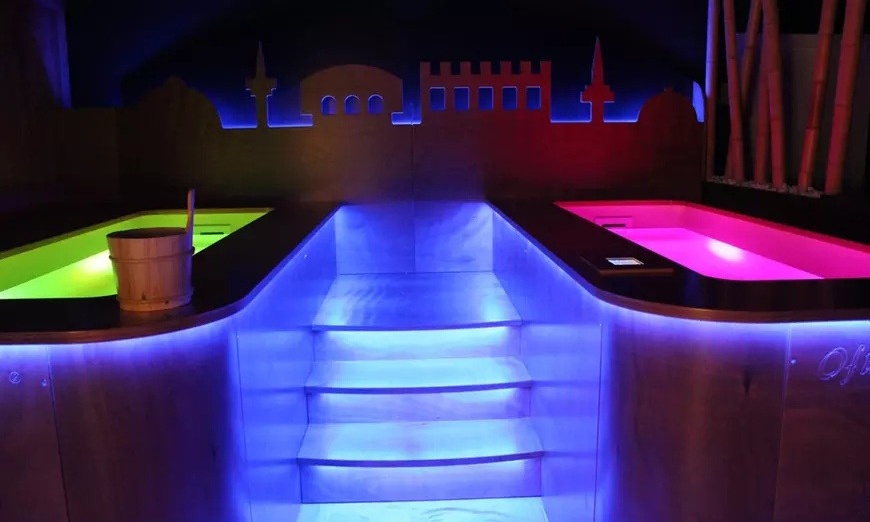 Image 2: Spa privado de 30 minutos para 2 con facial Flax o masaje y copa 