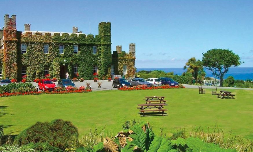 Image 2: Cornwall: 1 or 2 Nights with Breakfast and Golf
