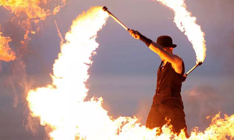 VIP Desert Safari Adventure: Dune Bashing, Quad Biking & BBQ Dinner!