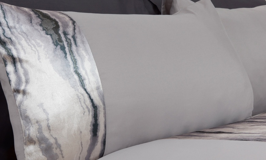 Image 8: Subtle Velvet Band Duvet Set