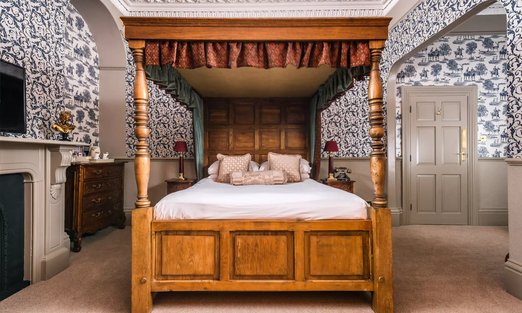 Bath: 5* Standard, Deluxe, or Superior Double Room Stay with Breakfast