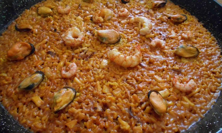 Image 8: Saborea un delicioso menú de arroz para compartir con amigos o familia