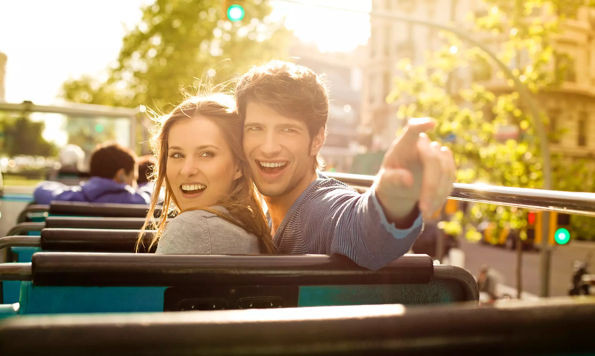 Tages-Ticket Hop-on-Hop-off-Stadtrundfahrt in Frankfurt für 2-4 Pers. mit Sightseeing Frankfurt (bis 49% sparen) - Primary Image