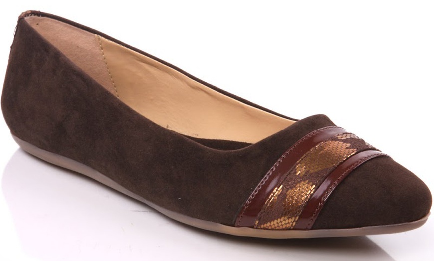 Image 6: Ladies' Flat Pumps 