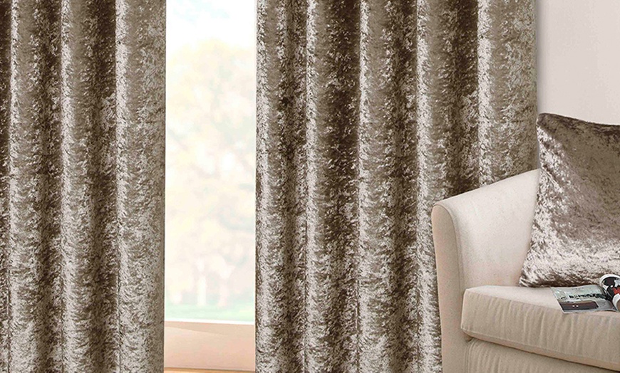 Image 8: Crushed Velvet-Lined Curtains