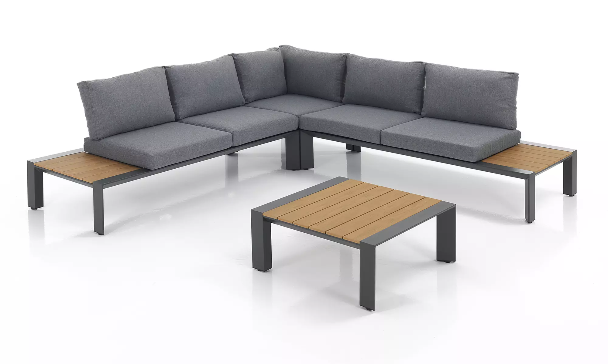 Tomasucci Loungemöbel für Innen und Außen