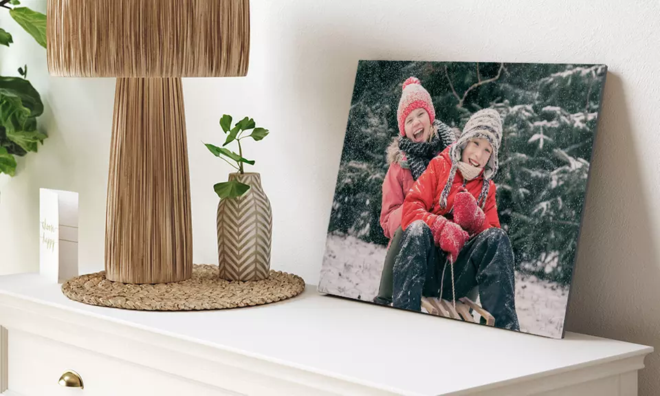 1 of 2 foto's op metaal