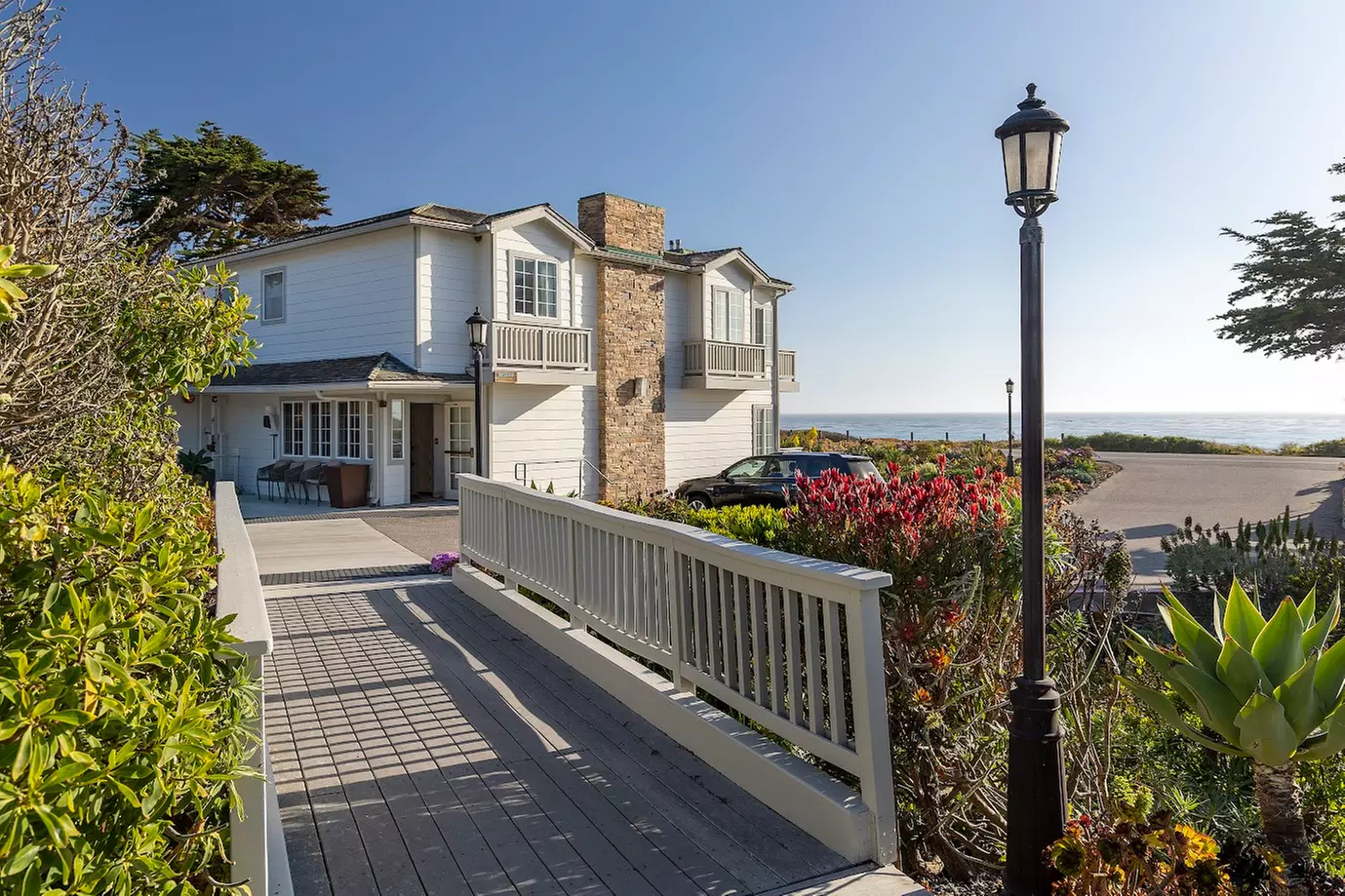 Hotel near Moonstone Beach