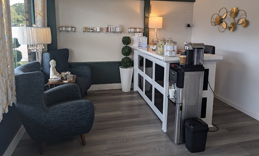 Image 2: One, Two, Four or Six Emerald Laser Fat Reduction Treatment Sessions