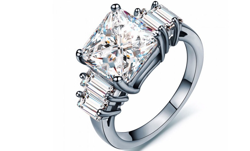 Image 3: Engagement Rings Made with Crystals From Swarovski®