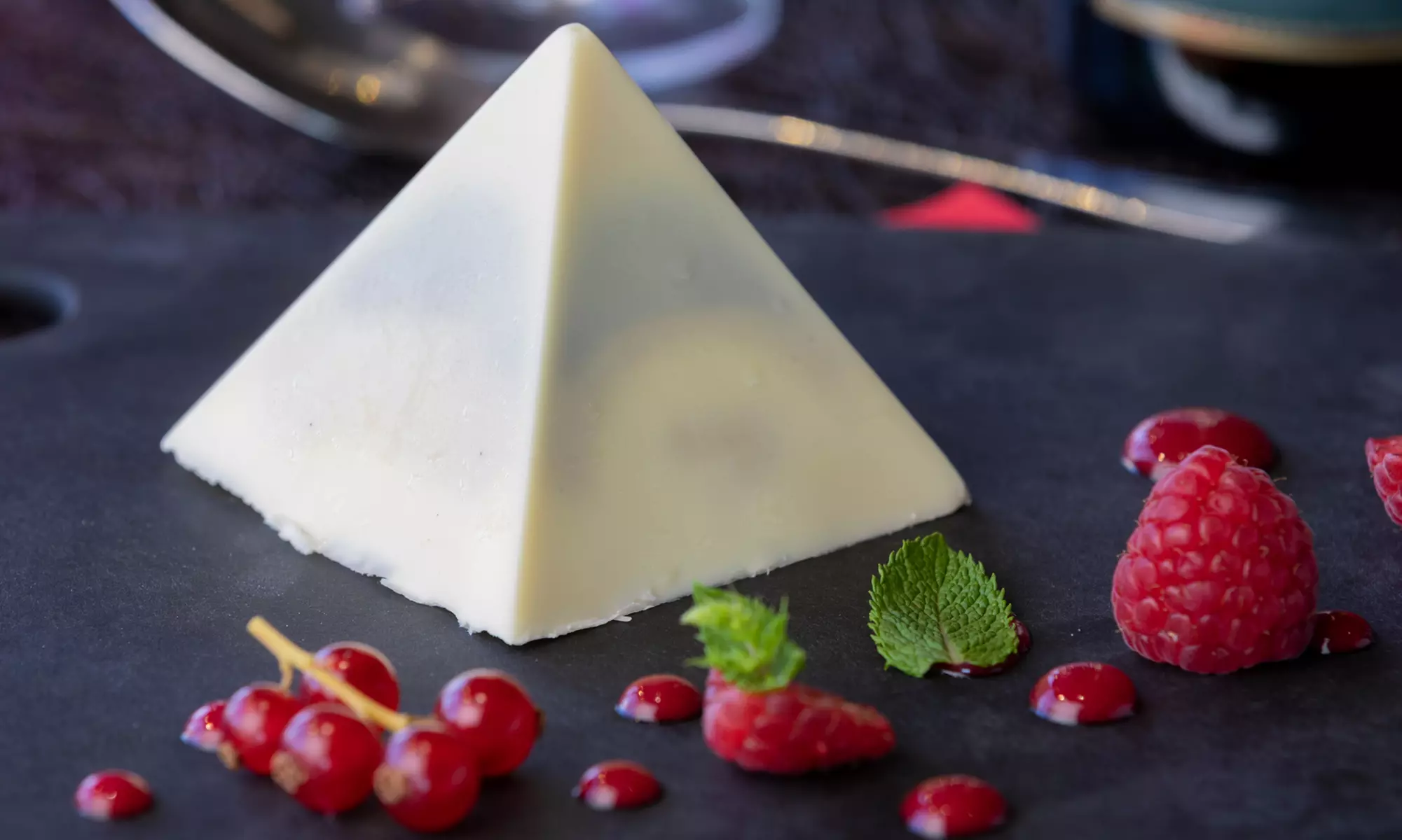 Flânerie sur la Seine accompagnée d'un menu bistronomique