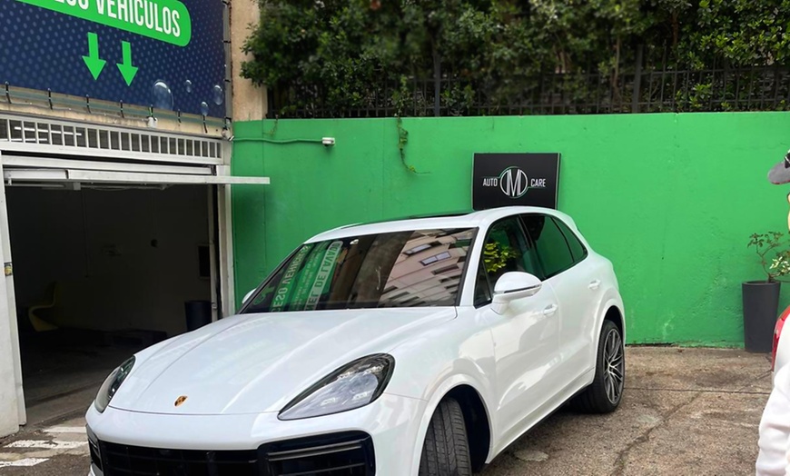 Image 20: Presume de coche: lavado completo con opción a ozono y encerado