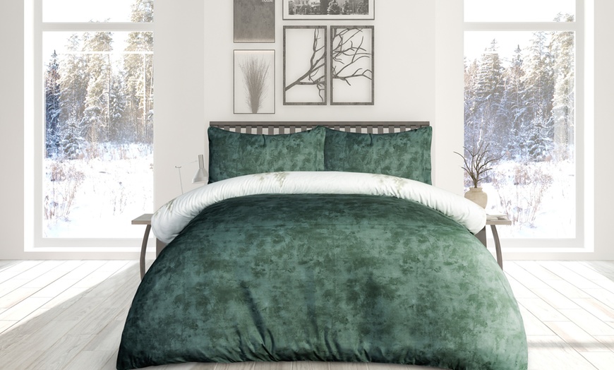 Image 13: Super Soft Reversible Misty Forest Duvet Set 