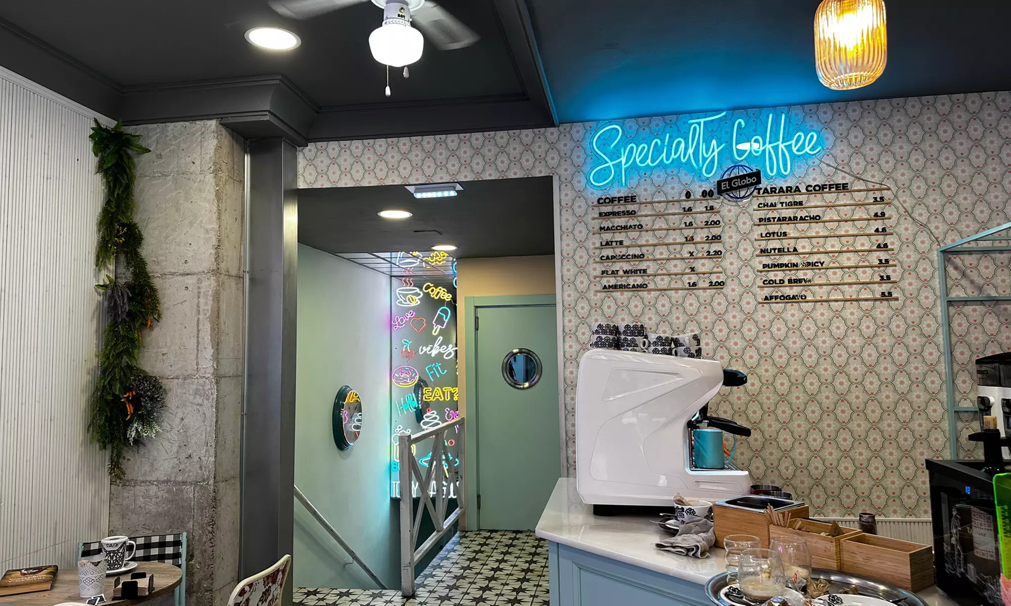 Menú de brunch para 2 o 4 con platos dulces y salados y bebidas