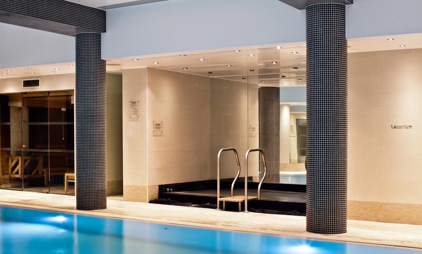 Image 12: Central London: Luxury Stay with Spa Access 