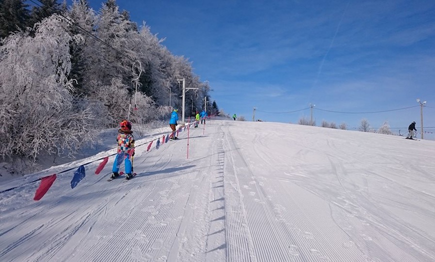 Image 12: Karnet całodzienny dla 1-4 osób w Stacji Narciarskiej Laskowa-Kamionna