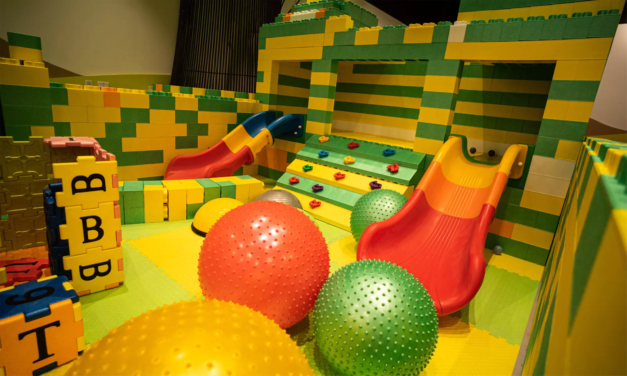 Trampoline Park Experience for 1,2 or 4 Juniors on Weekend or Weekdays