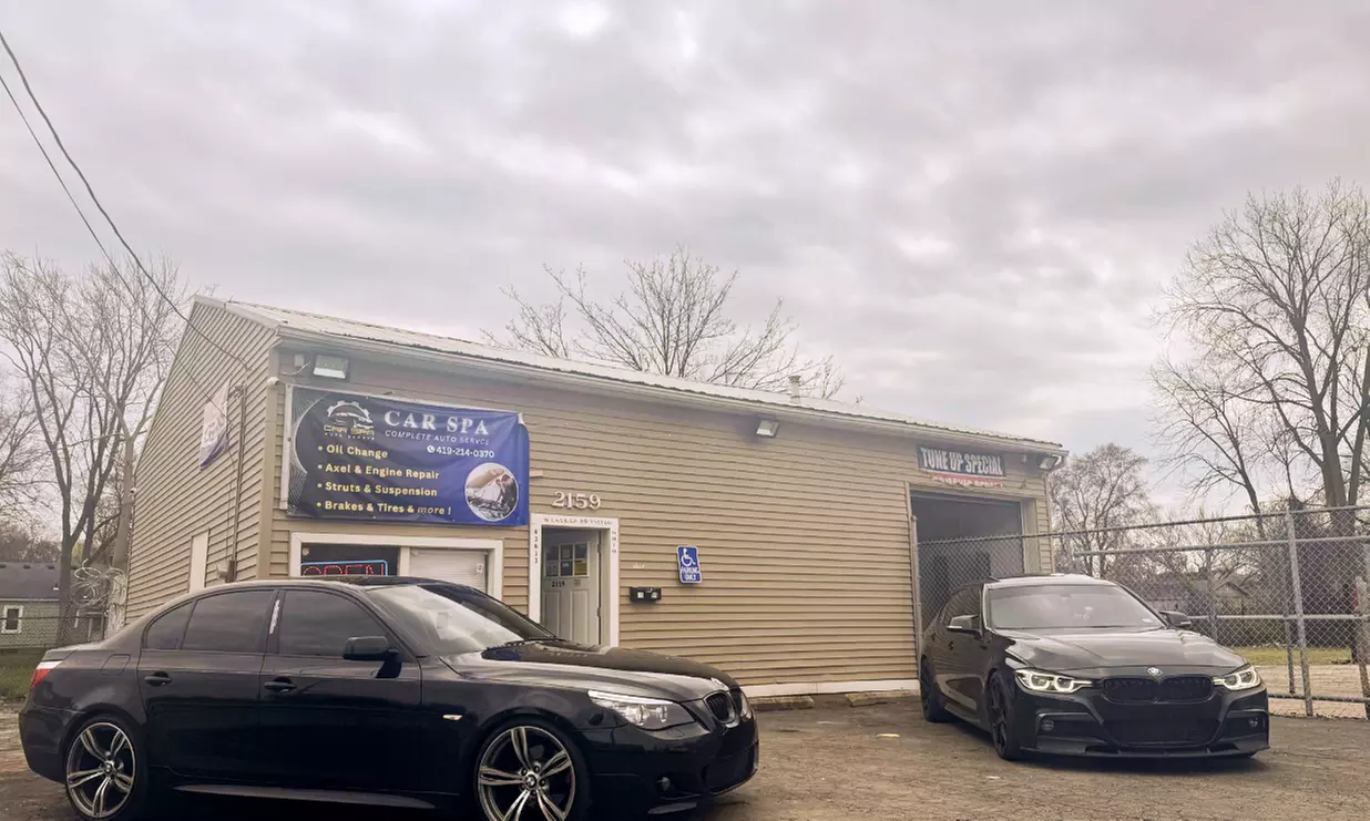 Tire Rotation, Regular Oil/Full Synthetic Oil Change (Up to 6 Quartz)