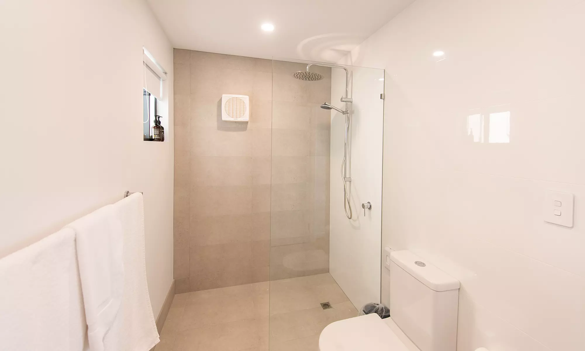 Port Pirie: Deluxe Villa + Welcome Gift in Room, Drink Voucher, & LCO