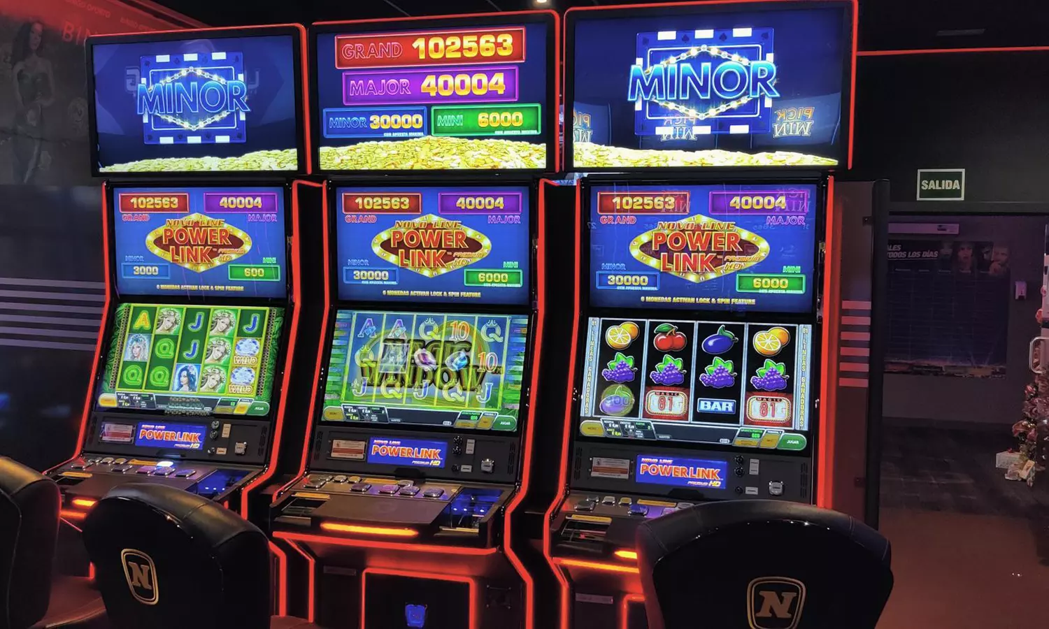 Cena en sala de bingo