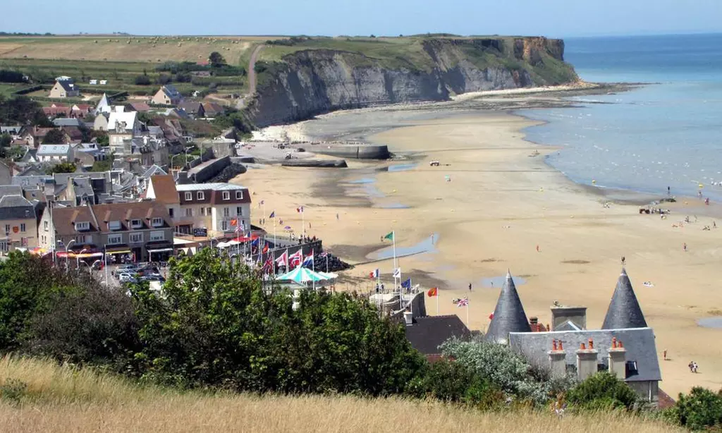 Normandie : chambre double ou appartement famille et parking, option pdj, pour 2 ou 4, à Gold Beach Hôtel And Residence - Primary Image