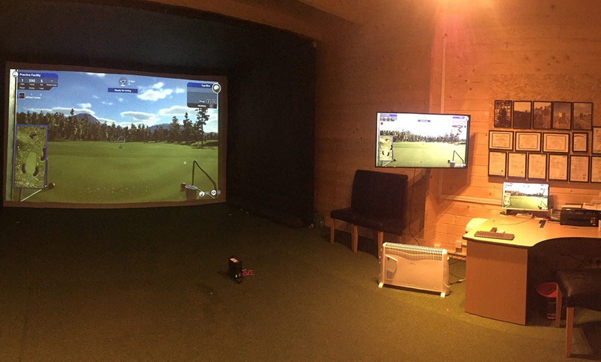 Image 2: Golf Simulator Experience