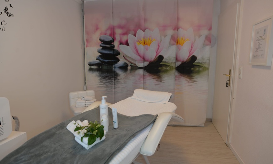 Image 5: 45 Min. Mikrodermabrasion / 60 Min. Mikrodermabrasion & Microneedling