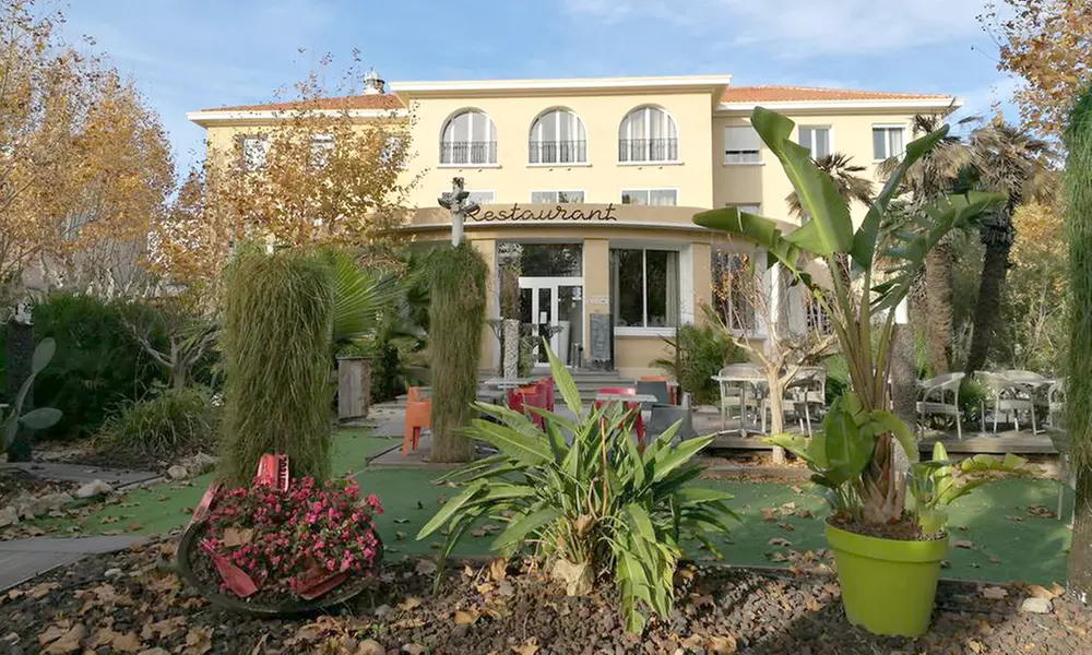 Sanary-sur-Mer : 1 à 3 nuits en chambre Confort avec petit déjeuner à l'Adonis Sanary Hôtel des Bains pour 2 personnes - Second Medium