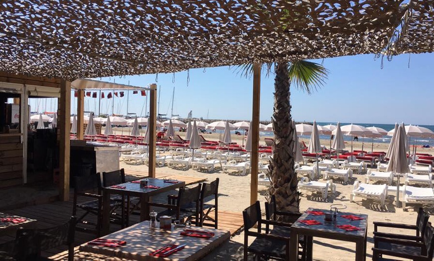 Image 1: Détente à la plage au Cosy Beach