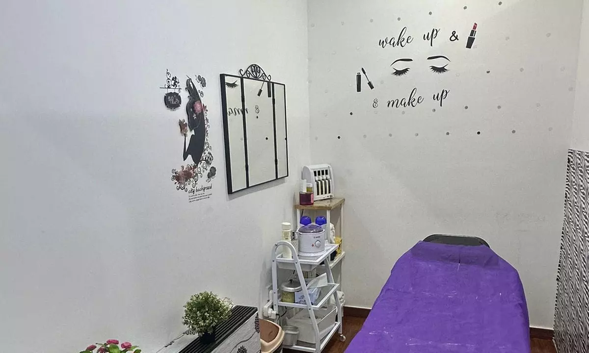 Enhance Your Beauty with a Facial Package!