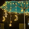Image 2: Guirlande étoiles et lunes