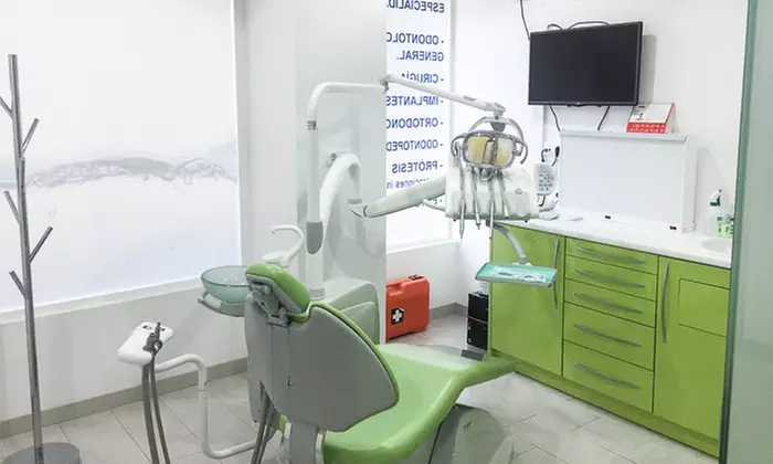 Limpieza dental con ultrasonidos en la clínica Ara Dental