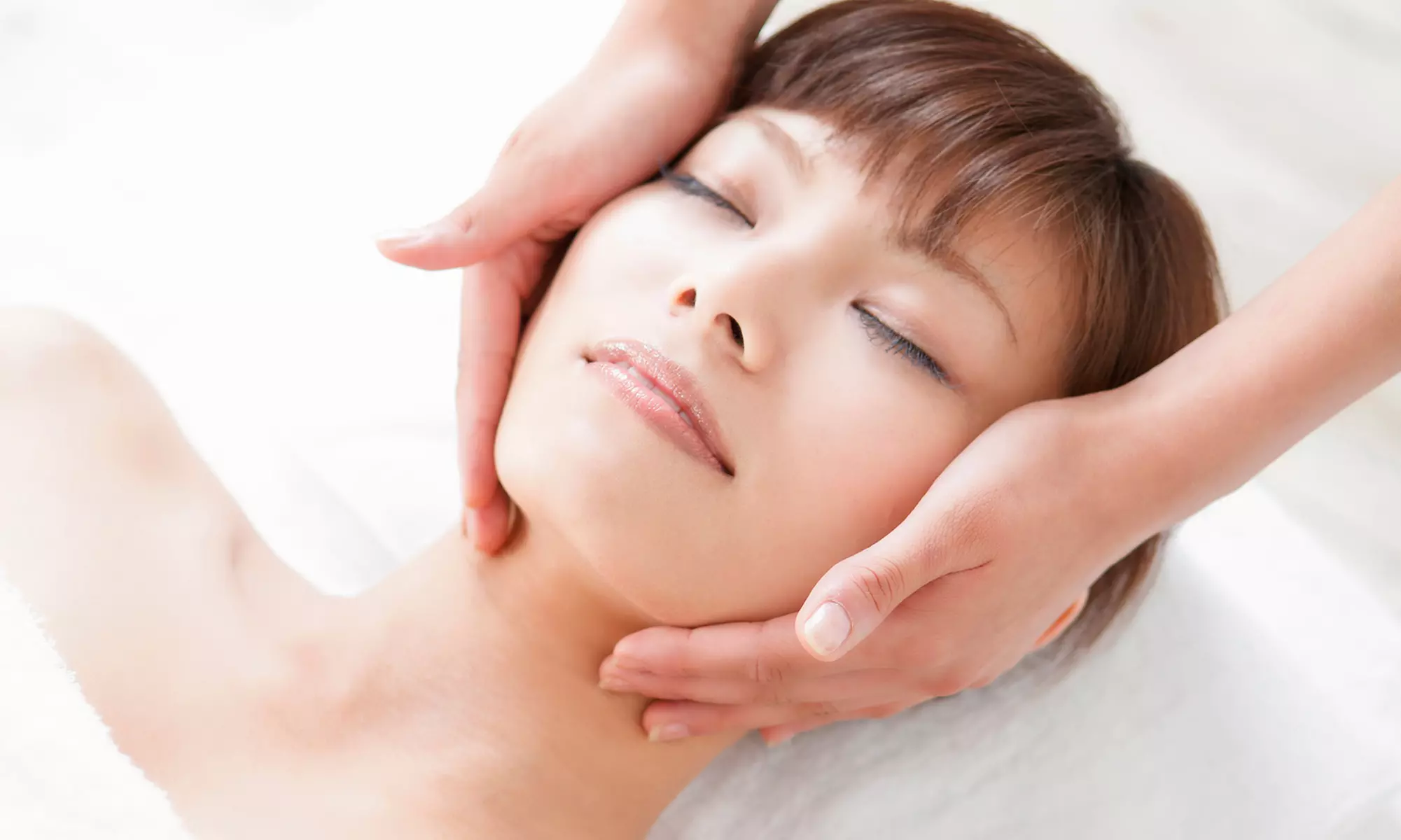 Naturalny lifting i głębokie odprężenie: Masaż twarzy Kobido lub Kobido Tape w salonie Kobido Space (do -20%) - Primary Image