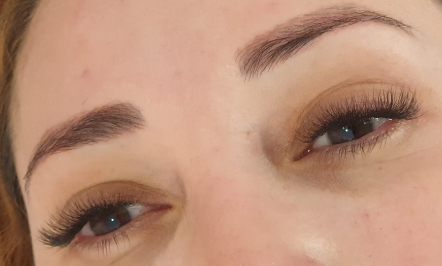 Image 2: Extensiones de pestañas con volumen a elegir en Entre Cejas y Pestañas